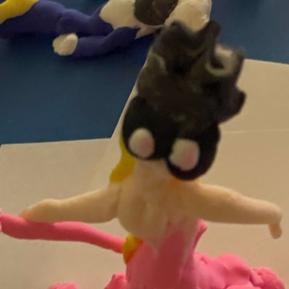 Sculptures - Picture 3 of 10